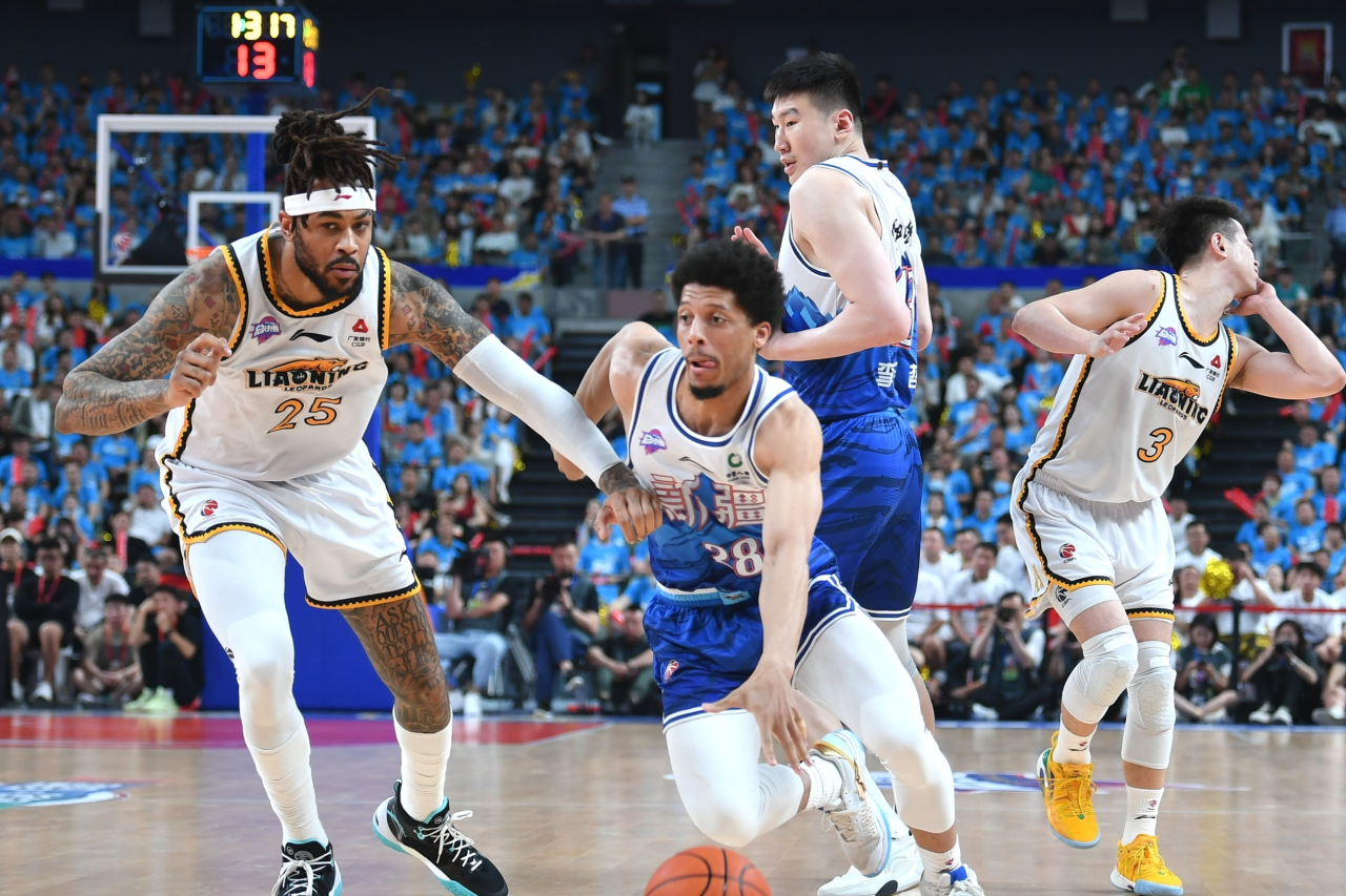 满冠体育部门-辽宁本钢训练开放日，赛前扳平良机引欢呼，西甲在即，身体对抗强度拉满(辽宁航母飞行员牺牲)