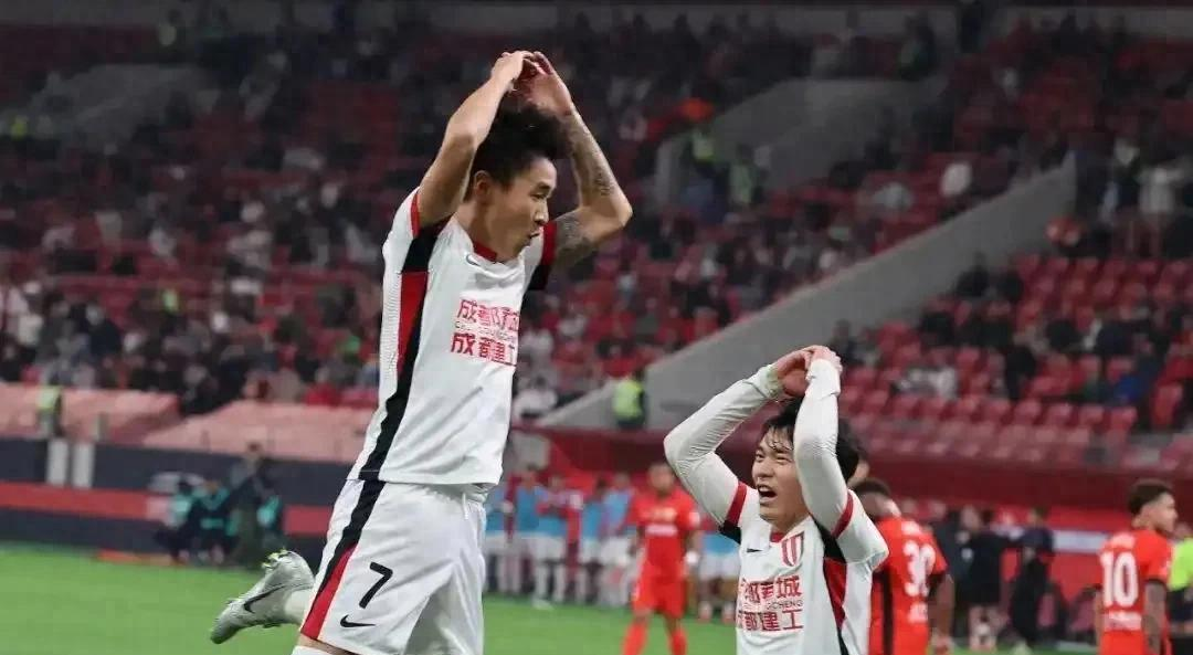 CBA常规赛国际比赛日走向成谜；武汉三镇伤情更新；悬念犹存；资深球员宣示担当(cba今晚赛程表直播)